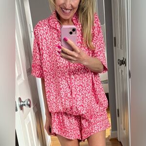 Chic Pink Animal Print Women's Pajama Set
